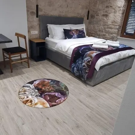 Wila Doo Christopher Apartment Split